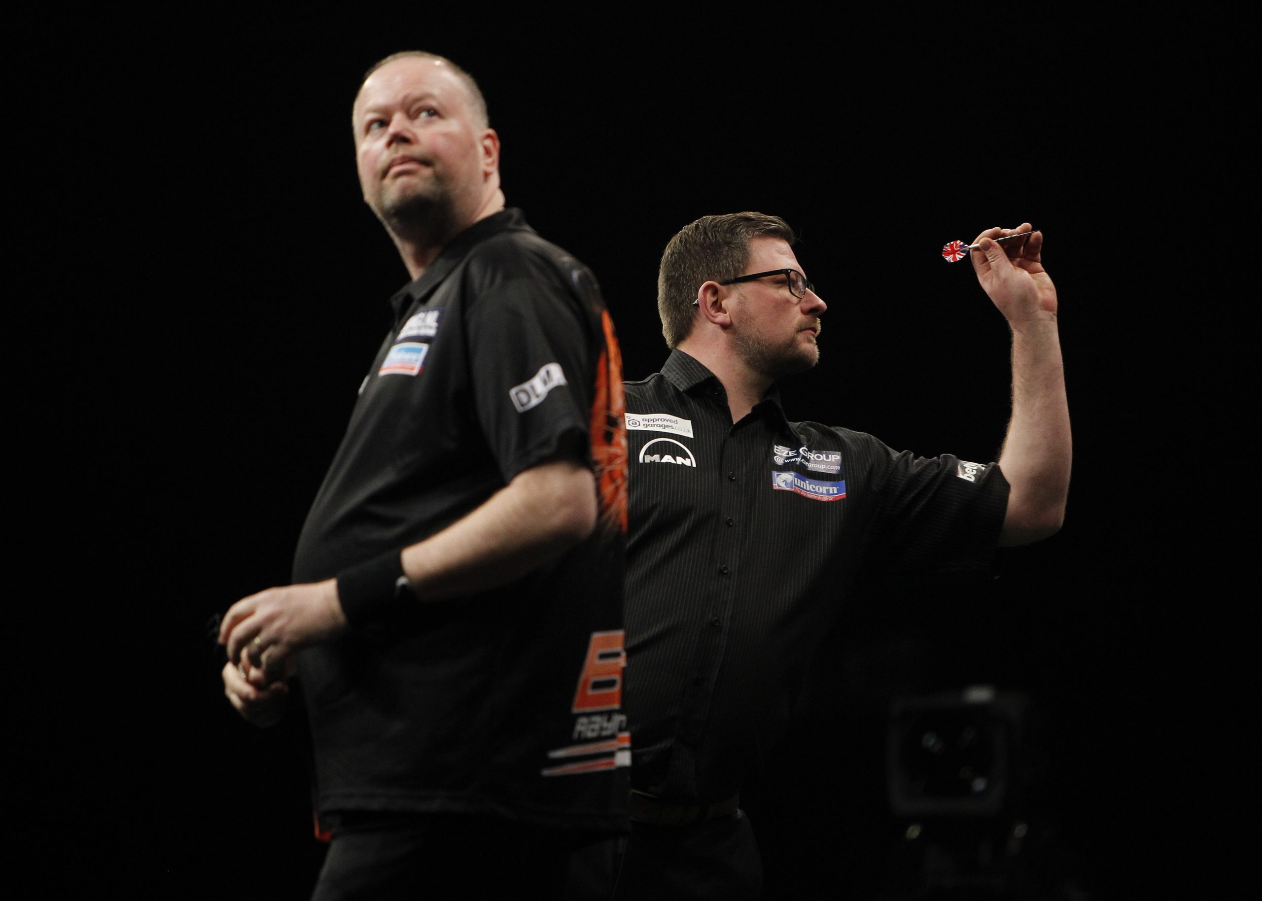 Raymond van Barneveld – James Wade (Játékos 180-as dobásai: James Wade: 2,5 alatt) 1,80