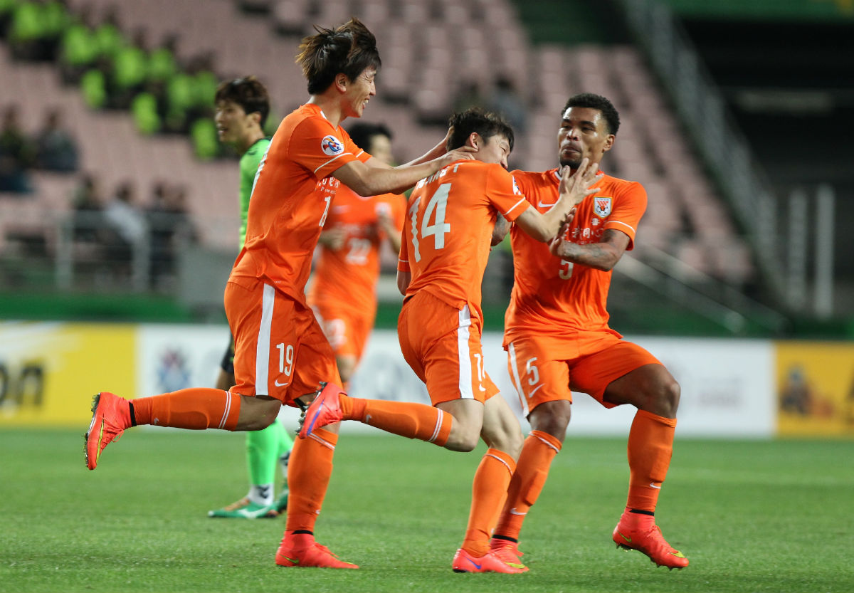 Shandong Luneng – Liaoning (mindkét csapat szerez gólt és hazai) 2,3