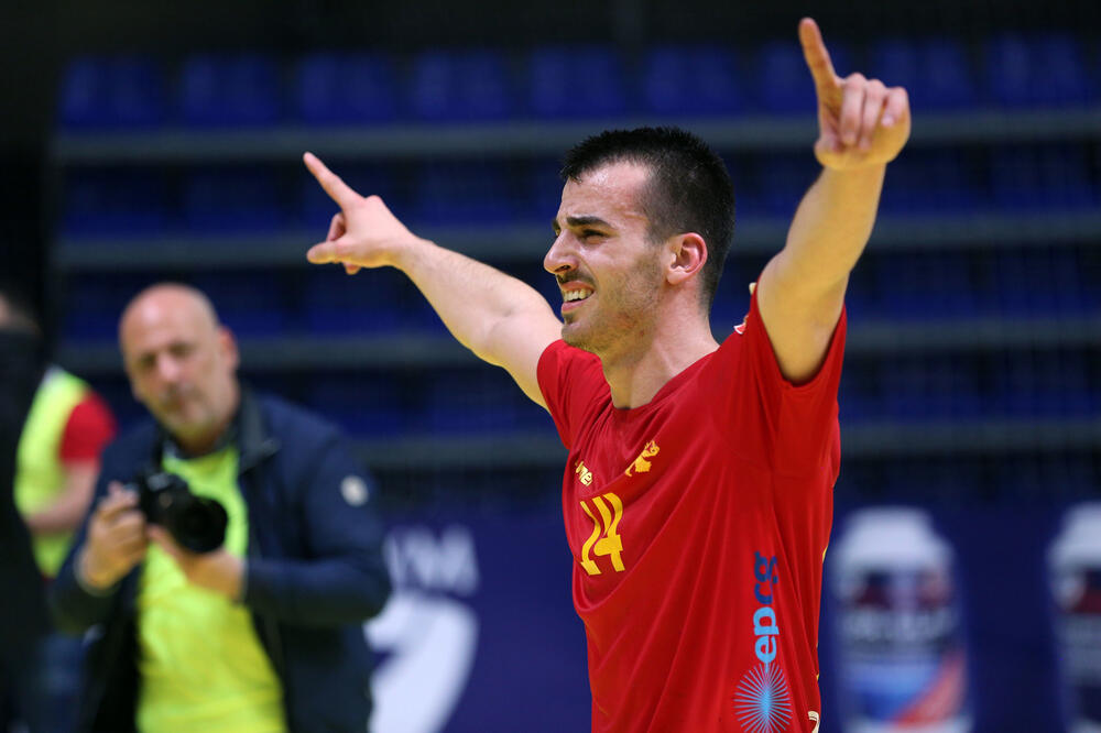 Montenegró – Franciaország (M. Vujovic góljai: 4.5 felett) 2.20