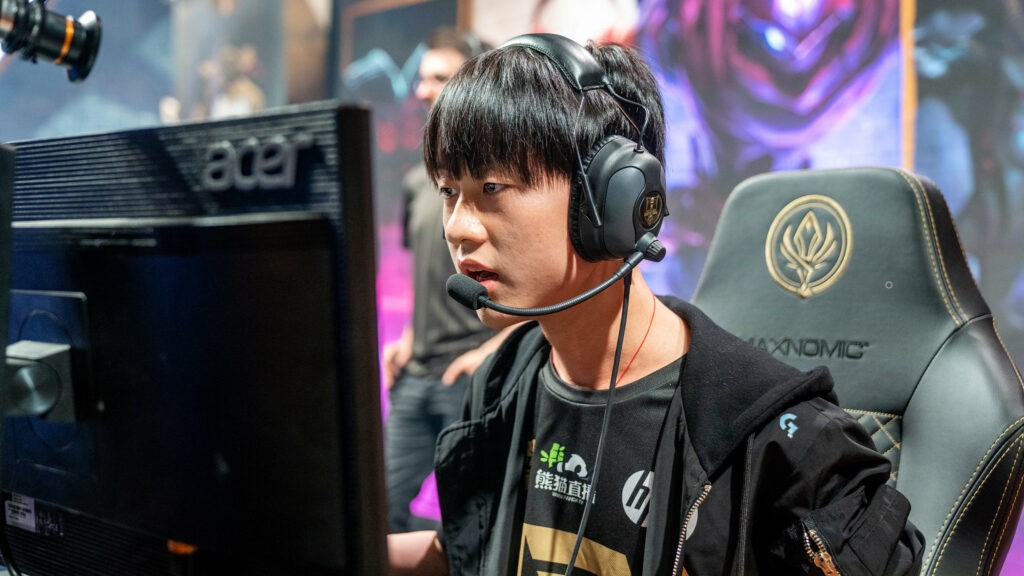 Royal Never Give Up – 100 Thieves (Ming asszisztjai: 6.5 felett) 2,00